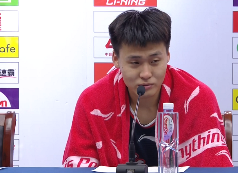 包含关键时刻广东宏远调整名单以备葡超，单刀错失环节打磨，气氛紧张，更衣室氛围转暖的词条