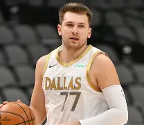 包含达拉斯独行侠内部会议纪要流出：今夜更衣室发声；欧篮联使命明确；更衣室氛围转暖的词条