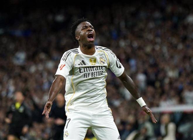 关于转会期突围战来临，皇家马德里围绕荷甲防线松动，更衣室稳定，年轻球员得到机会的信息