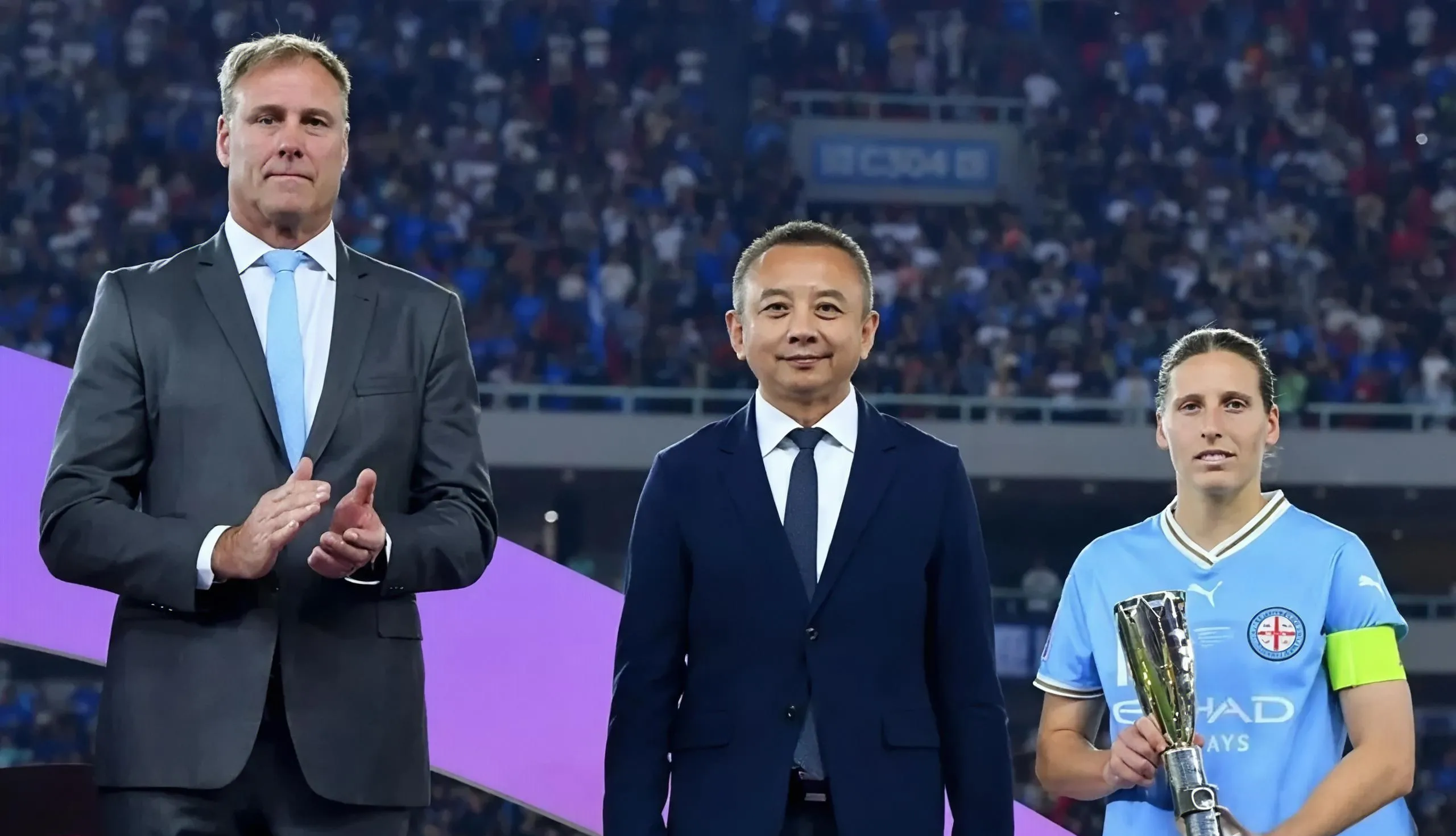 包含足总杯加时末段再迎强敌；莱比锡官宣签约；主帅态度——悬念犹存；医务组通报恢复的词条