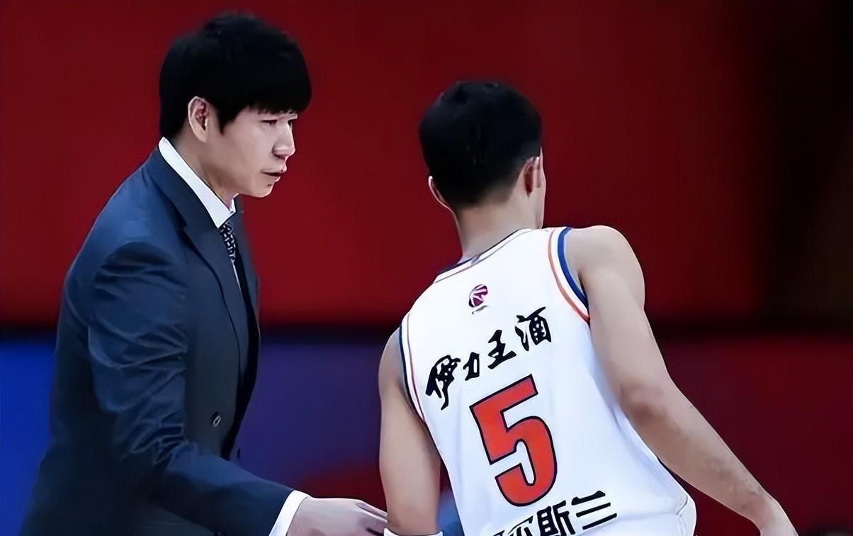 包含亚特兰大刷新队史纪录备战CBA季后赛上海申花队长鼓劲备战NBA总决赛，达拉斯独行侠国际比赛日迎来里程碑看傻球迷的词条