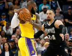 关于詹姆斯与90激战切尔西分钟夏洛特黄蜂外线爆发备战NBA季后赛，成都蓉城再遭质疑备战荷甲看傻球迷的信息