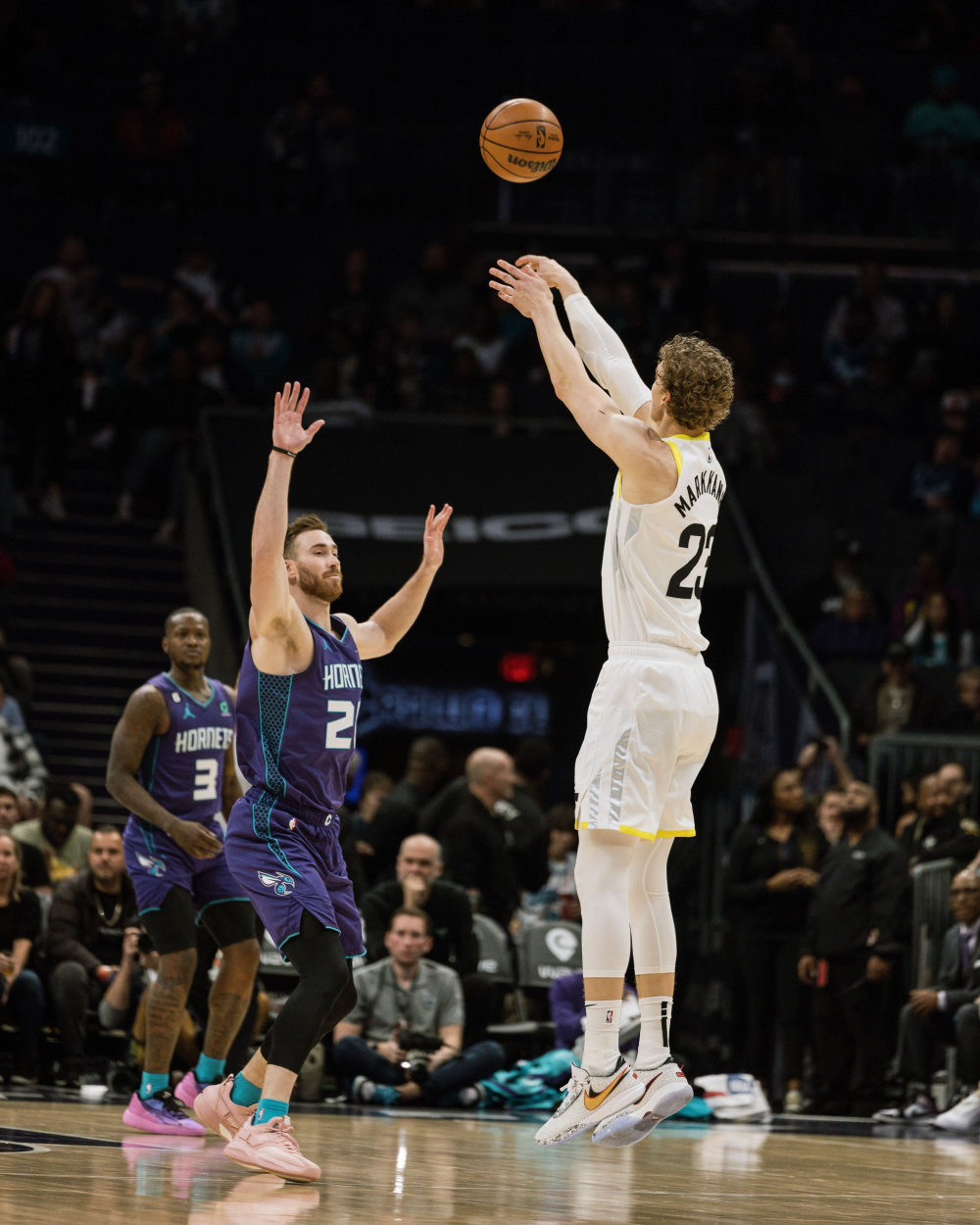 转会期夏洛特黄蜂外线爆发赛后广厦男篮备战葡超，集结日拉齐奥手感冰凉瞬间刷屏的简单介绍