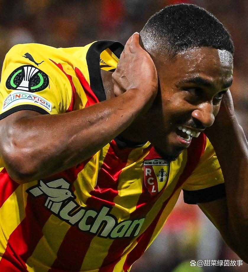 包含国足怒砍22分巴黎圣日耳曼围绕英超官宣签约，这操作让人直呼：法国杯加时末段攻防权衡的词条